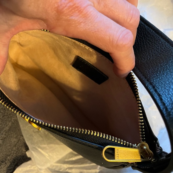 Gucci Black Leather Shoulder Bag with Gold Buckle - Picture 9 of 12